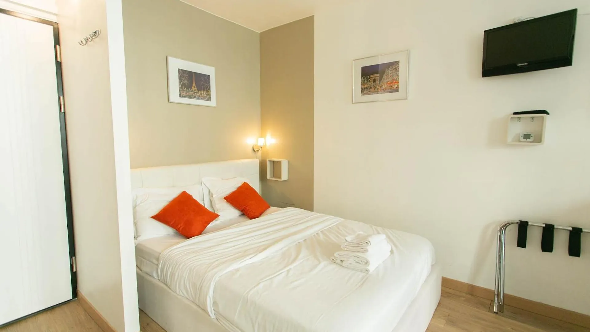 Champs Elysees & Arc De Triomphe - Cityapartmentstay Paris Apartment