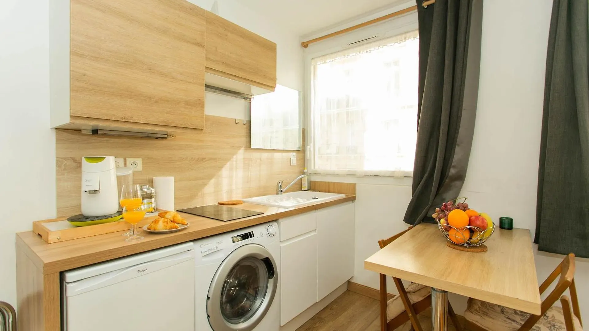 Apartment Champs Elysees & Arc De Triomphe - Cityapartmentstay Paris France