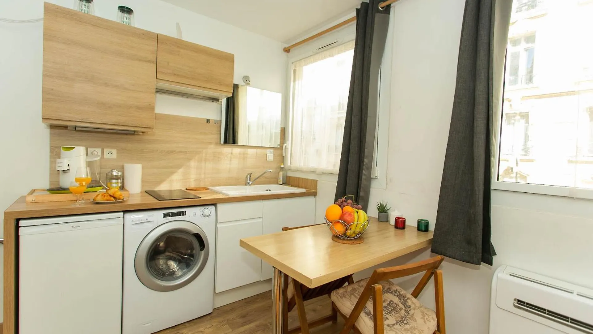 Champs Elysees & Arc De Triomphe - Cityapartmentstay Paris