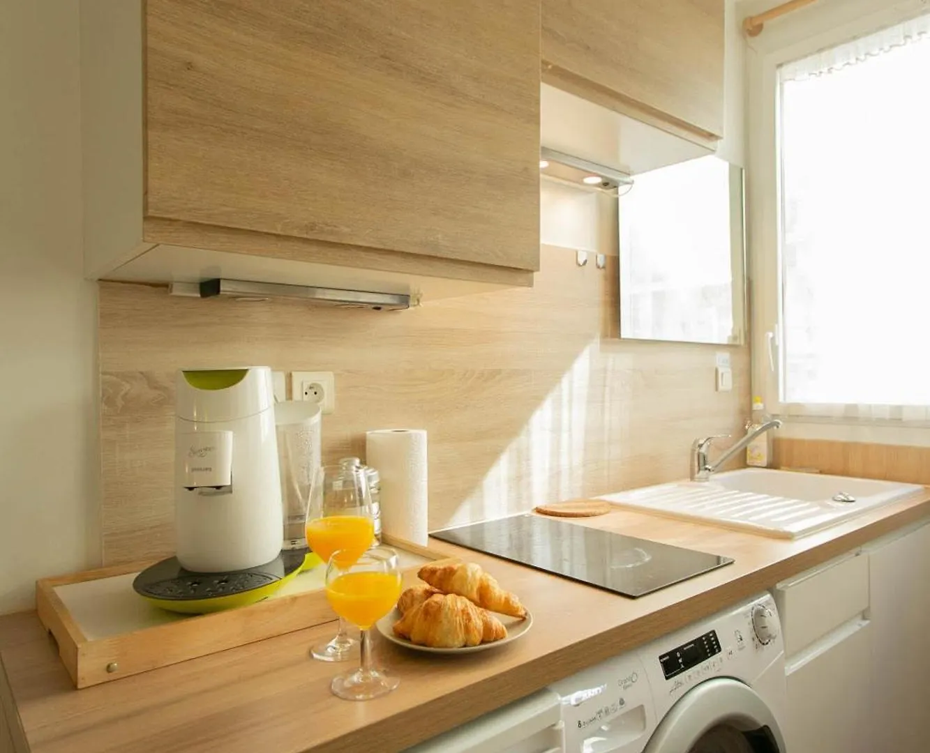 Champs Elysees & Arc De Triomphe - Cityapartmentstay Paris Apartment